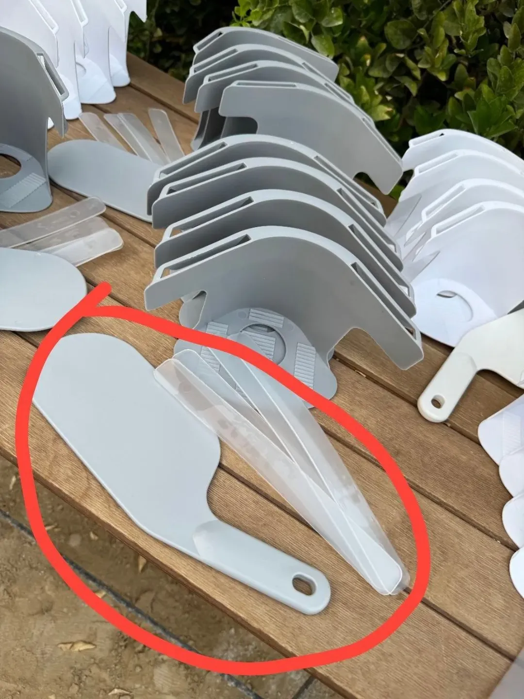 ست نگهدارنده تشک خوشگل طوسی و سفید