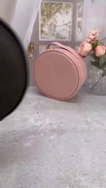 کیف لوازم آرایش مسافرتی دایره‌ای